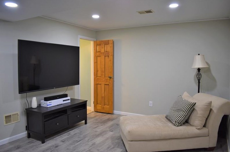 1021 Balsam Dr, Washington PA  15301-9575 exterior