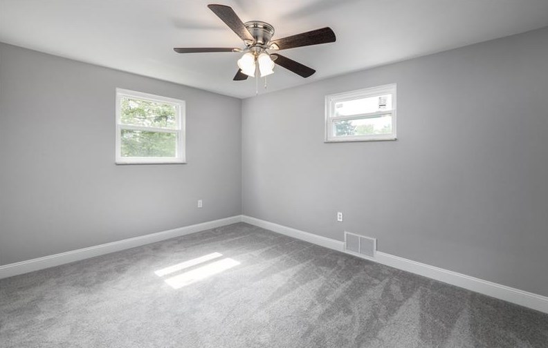 2559 Lightwood Ave, Bethel Park PA  15102-2050 exterior