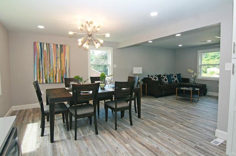 2559 Lightwood Ave, Bethel Park PA  15102-2050 exterior