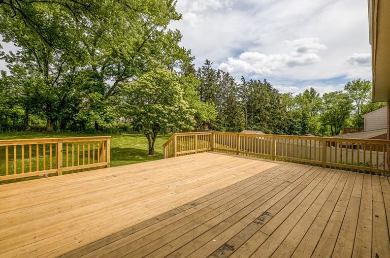 2559 Lightwood Ave, Bethel Park PA  15102-2050 exterior