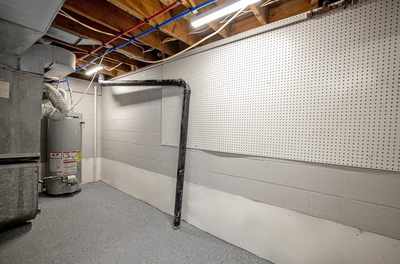 2559 Lightwood Ave, Bethel Park PA  15102-2050 exterior