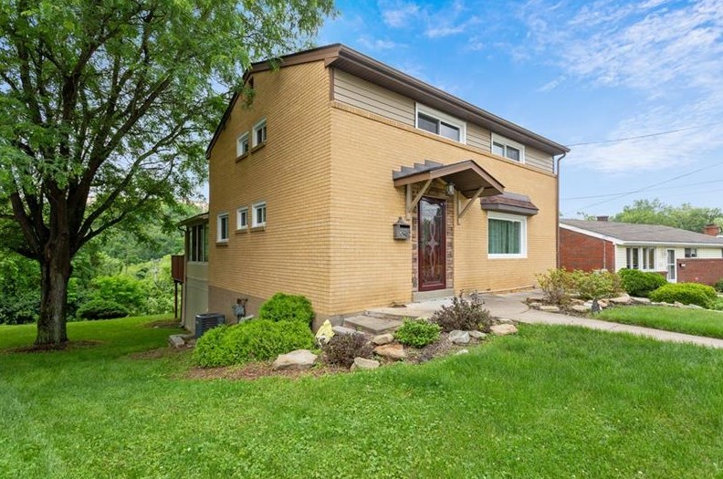 520 Lindsay Rd, Collier Township PA  15106-3710 exterior