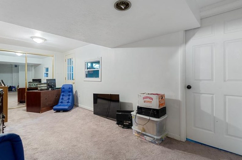 520 Lindsay Rd, Collier Township PA  15106-3710 exterior