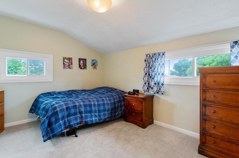 520 Lindsay Rd, Collier Township PA  15106-3710 exterior