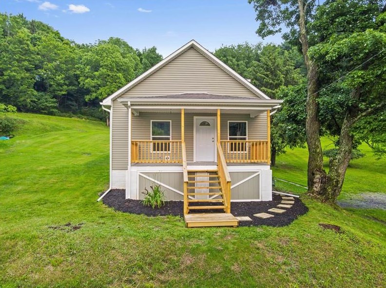 260 Margaret Ave, Evans City PA  16033-8703 exterior