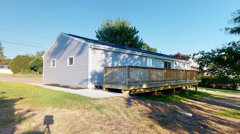 220 Pinewood Dr, Butler PA  16001-2717 exterior