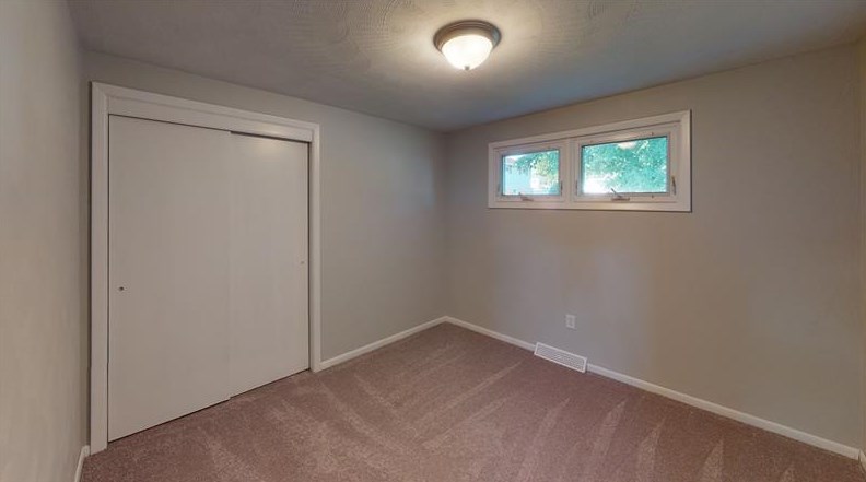 220 Pinewood Dr, Butler PA  16001-2717 exterior