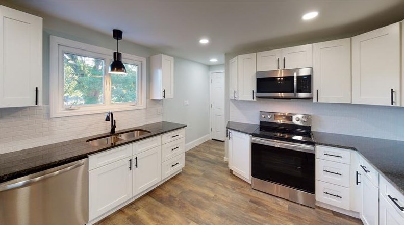 220 Pinewood Dr, Butler PA  16001-2717 exterior