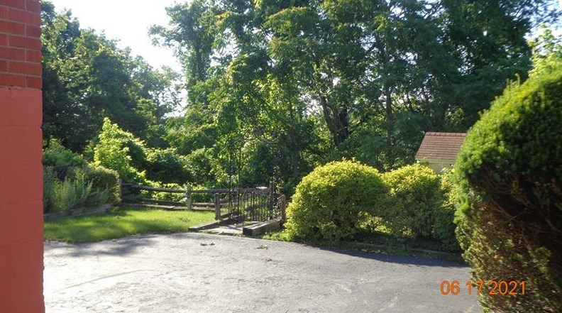 175 Woodridge Dr, Collier Township PA  15106-1311 exterior