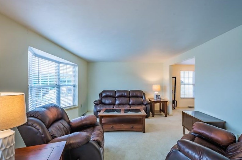 245 Heather Dr, Monroeville PA  15146-1747 exterior