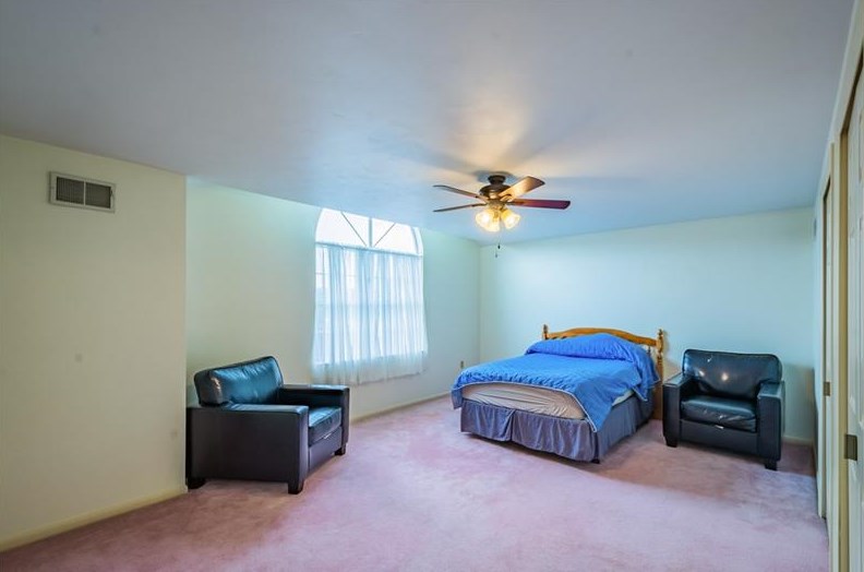 245 Heather Dr, Monroeville PA  15146-1747 exterior