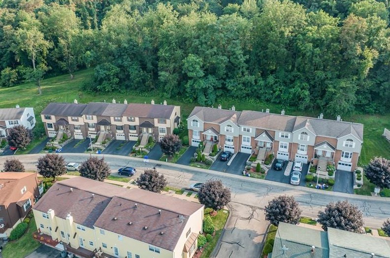 245 Heather Dr, Monroeville PA  15146-1747 exterior