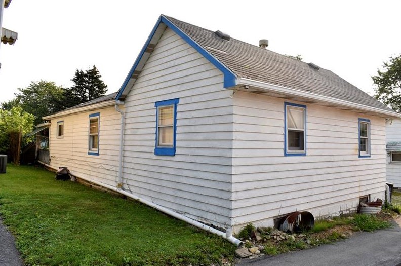 933 Sycamore St, Washington PA  15301-1851 exterior