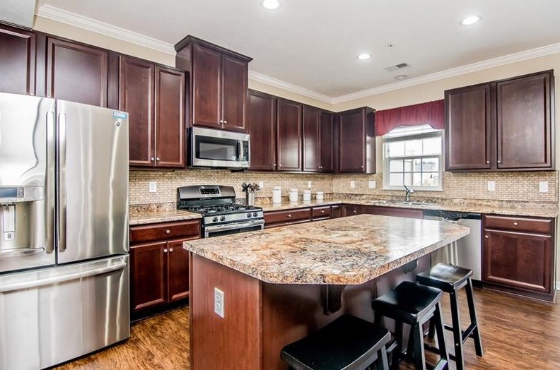 504 Pointe View Dr, Seven Fields PA  16046-8906 exterior
