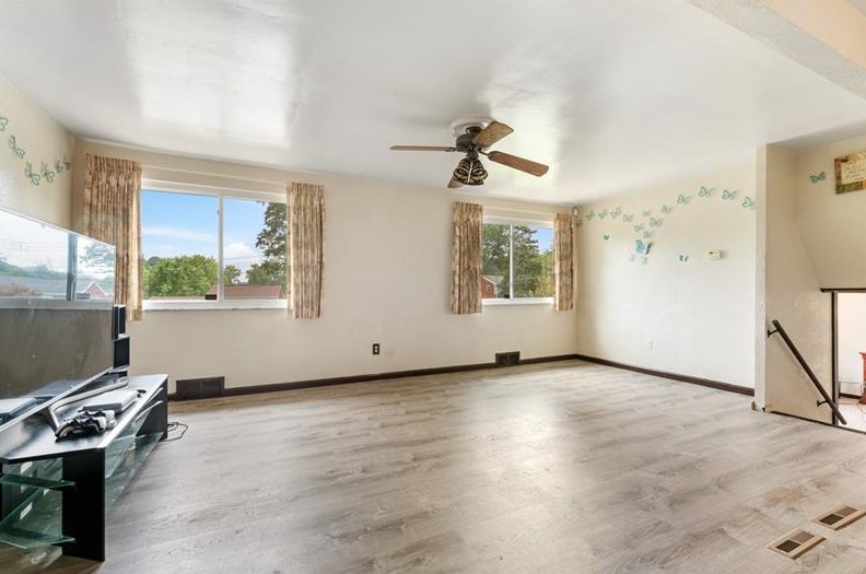 402 Hazelnut Dr, Monroeville PA  15146-1225 exterior