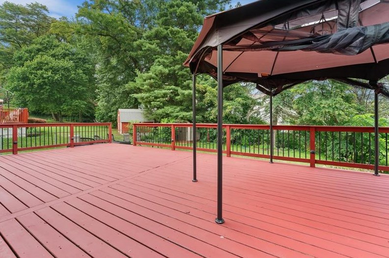 402 Hazelnut Dr, Monroeville PA  15146-1225 exterior