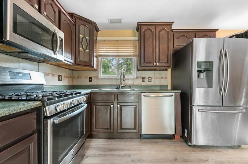 402 Hazelnut Dr, Monroeville PA  15146-1225 exterior