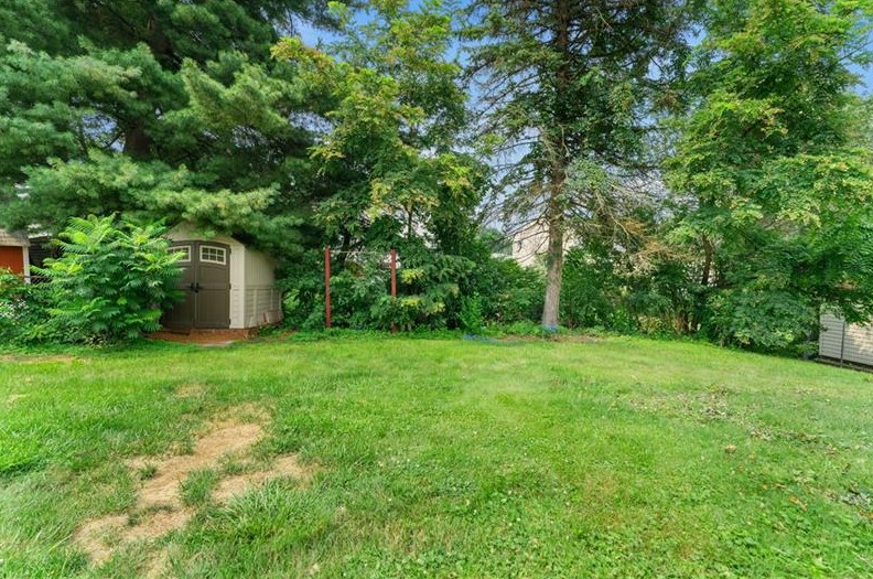 402 Hazelnut Dr, Monroeville PA  15146-1225 exterior