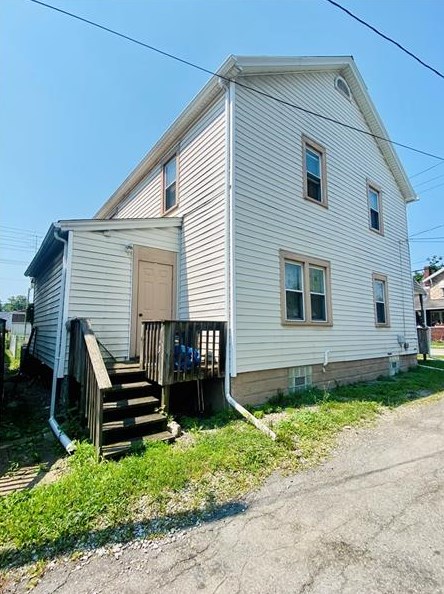 10 Mcnutt St, Houston PA  15342-1803 exterior