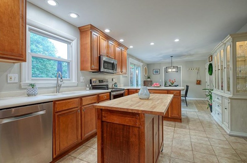 4262 Old New England Rd, Allison Park PA  15101-1534 exterior