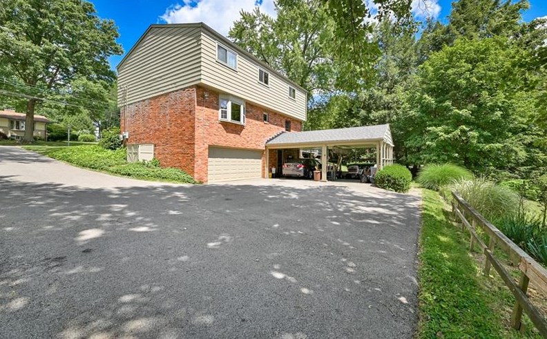 4304 Winchester Dr, Allison Park PA  15101-2199 exterior