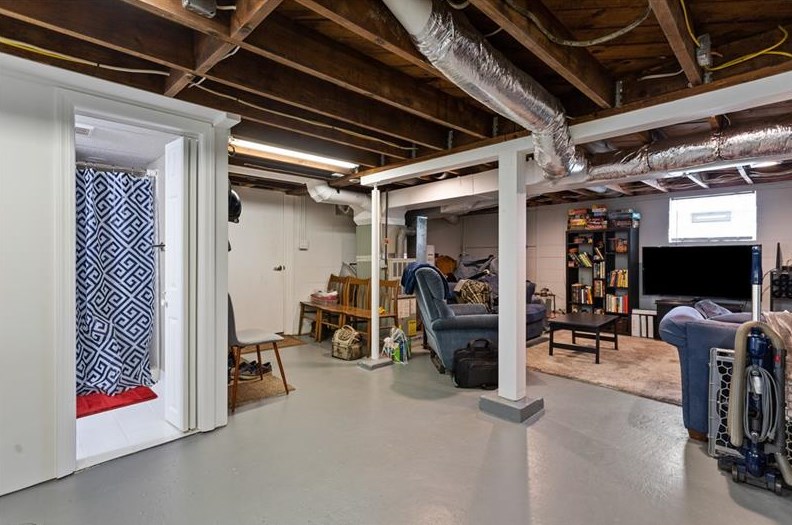 1812 6th St, Beaver Falls PA  15010-2923 exterior