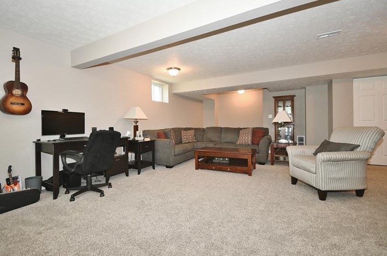 305 Everest Cir, Houston PA  15342 exterior