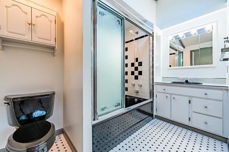 1702 Payne St, North Versailles PA  15137-2631 exterior