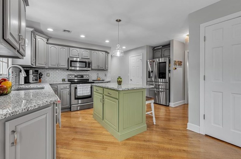 115 Hemlock Way, Ellwood City PA  16117-5529 exterior