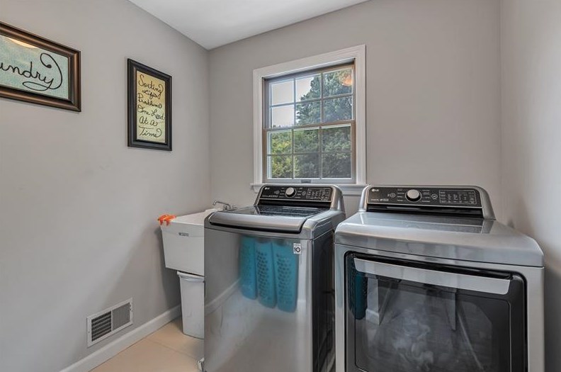 115 Hemlock Way, Ellwood City PA  16117-5529 exterior