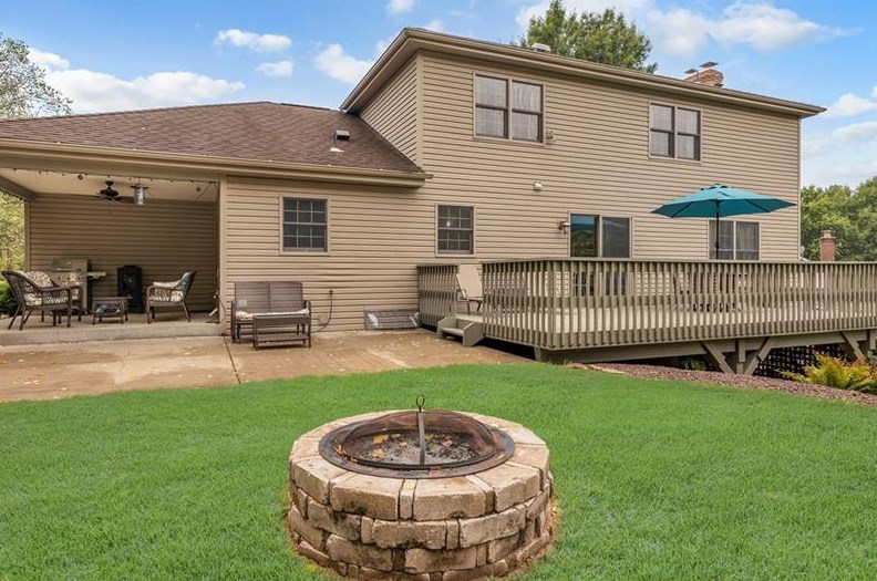 115 Hemlock Way, Ellwood City PA  16117-5529 exterior