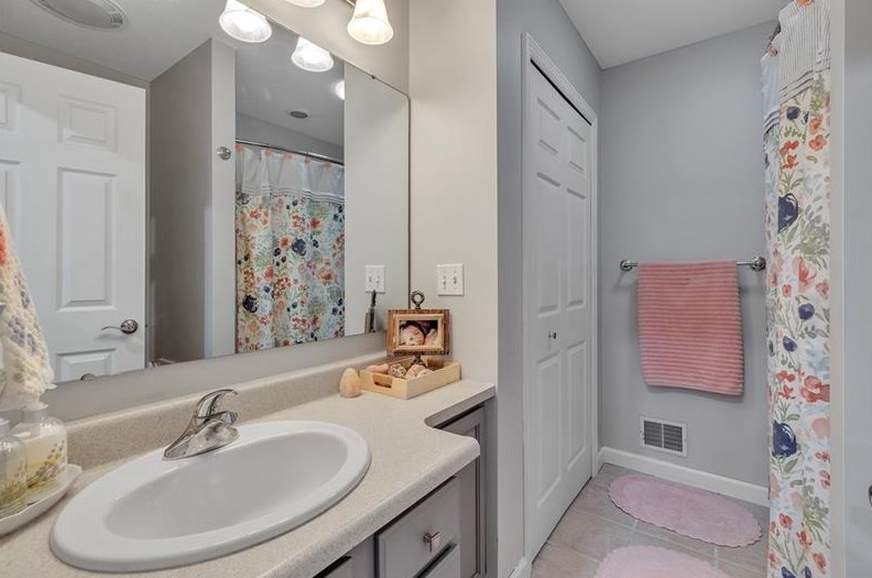 115 Hemlock Way, Ellwood City PA  16117-5529 exterior