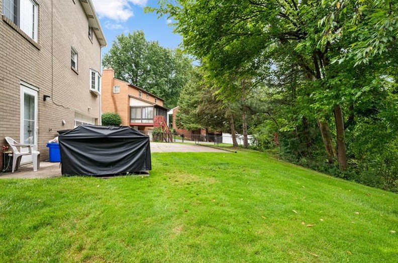 420 Franklin Heights Dr, Monroeville PA  15146-1036 exterior