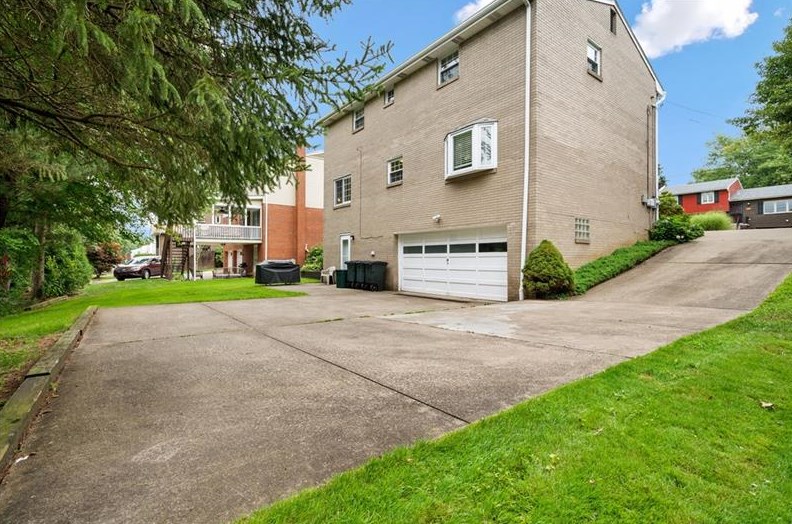 420 Franklin Heights Dr, Monroeville PA  15146-1036 exterior