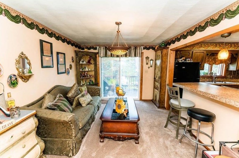 10 Valley Rd, Indiana PA  15701-3624 exterior