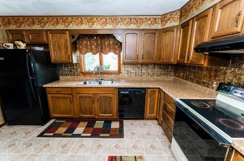 10 Valley Rd, Indiana PA  15701-3624 exterior