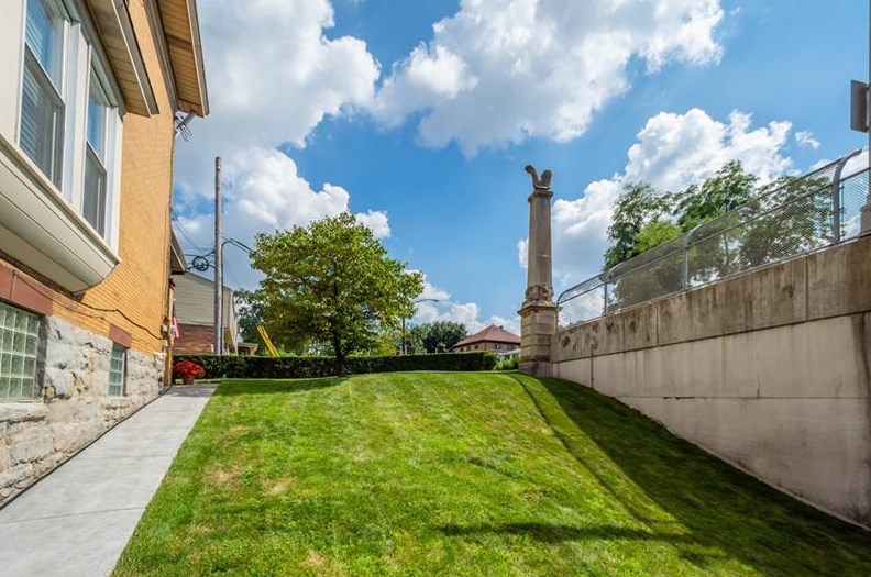 1846 Winhurst St, Pittsburgh, PA 15212