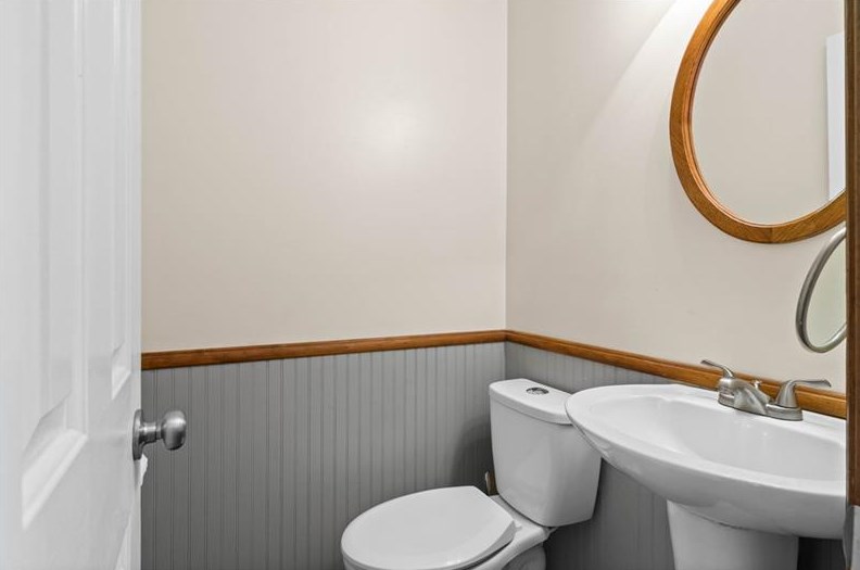 30 Fieldstone Pl, Zelienople PA  16063-9313 exterior