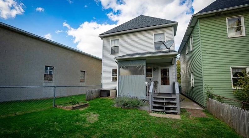 421 Wayne St, Butler PA 16001-5851 exterior