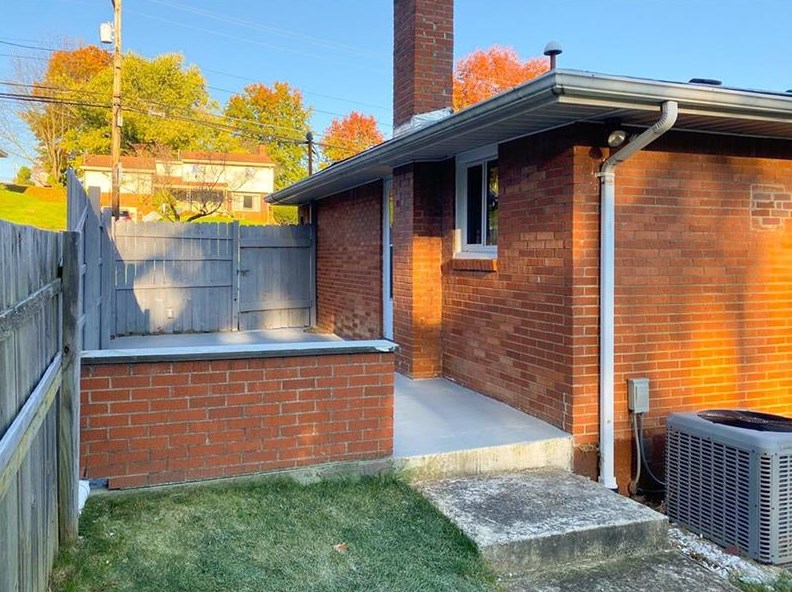 3605 Park Rd, Bethel Park PA  15102-1139 exterior