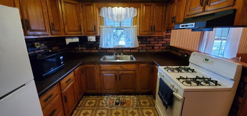 761 Massachusetts St, Ellwood City PA  16117-1430 exterior