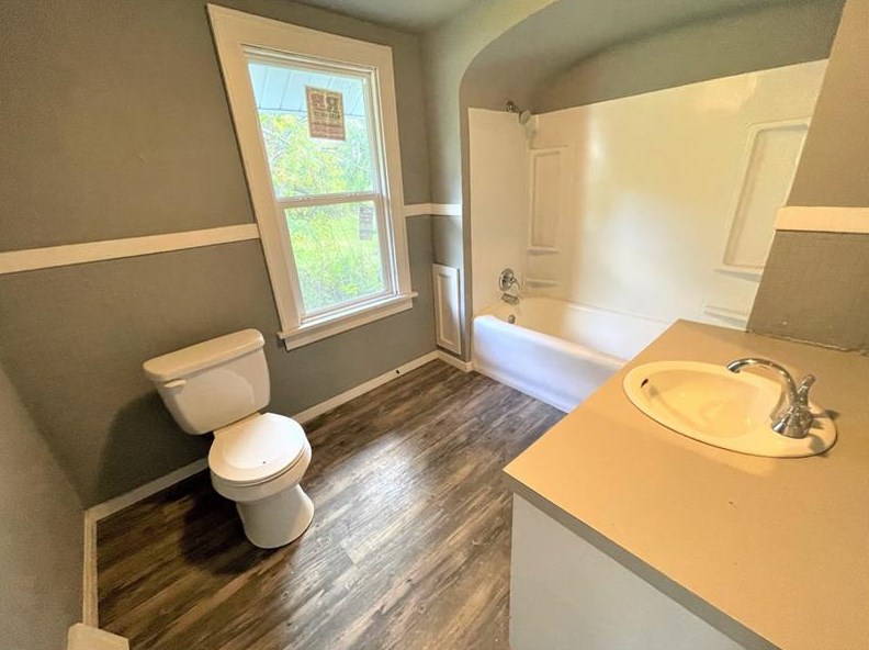 430 Falls Ave, New Castle PA  16105-1414 exterior