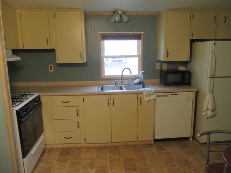 160 Keystone Dr, Indiana PA  15701-1527 exterior