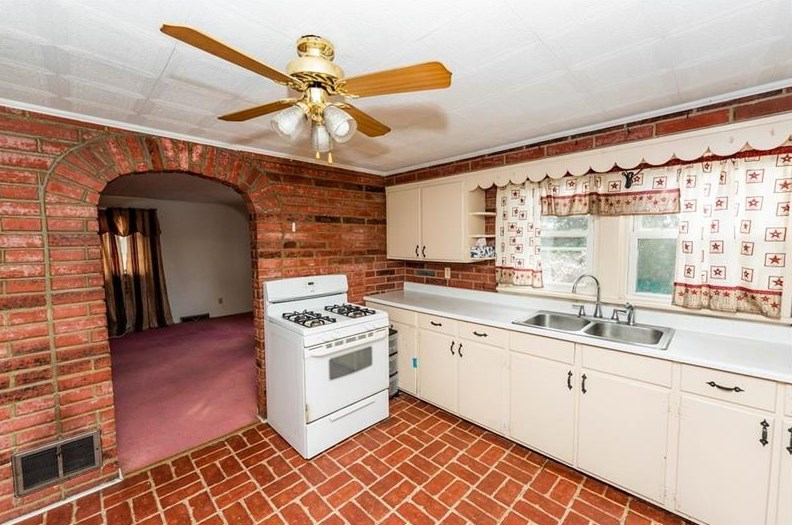 1321 Gompers Ave, Indiana PA  15701-2554 exterior