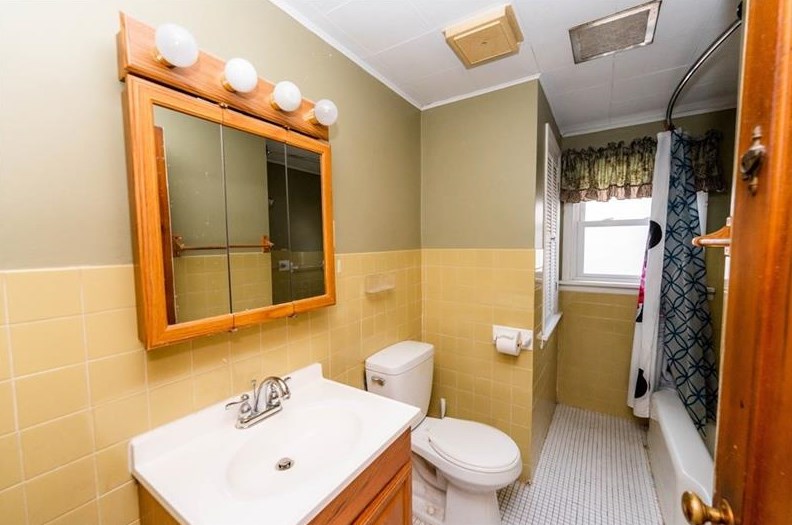 1321 Gompers Ave, Indiana PA  15701-2554 exterior