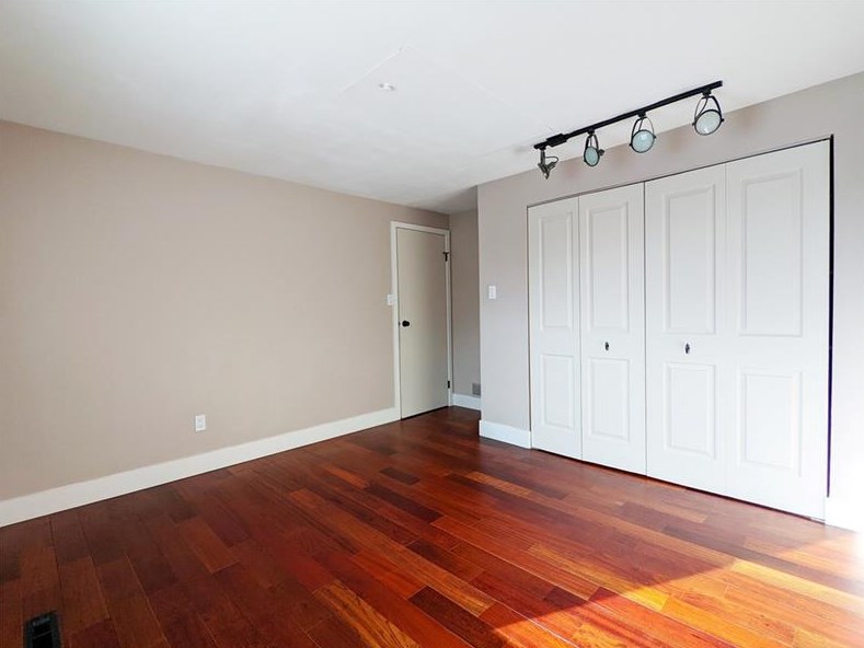 1188 Lindsay Rd, Collier Township PA 15106-4208 exterior