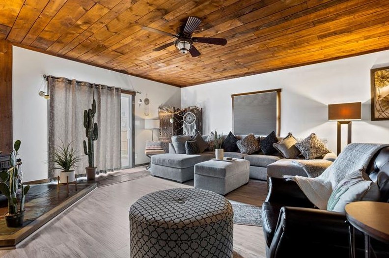 1245 Indiana Ave, Monaca PA 15061-2123 exterior