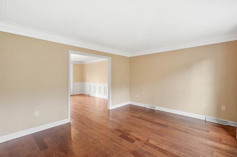 204 Sugarwood Dr, Venetia PA  15367-2303 exterior