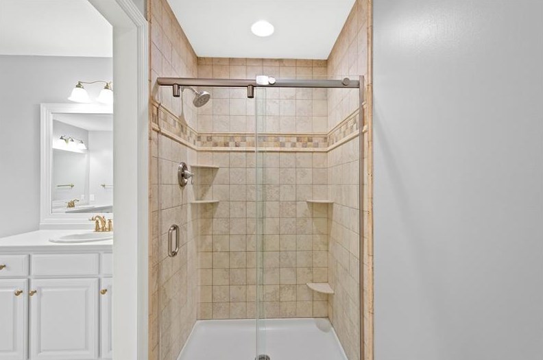 204 Sugarwood Dr, Venetia PA  15367-2303 exterior