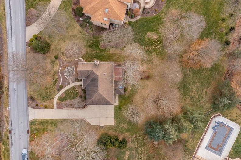 204 Sugarwood Dr, Venetia PA  15367-2303 exterior